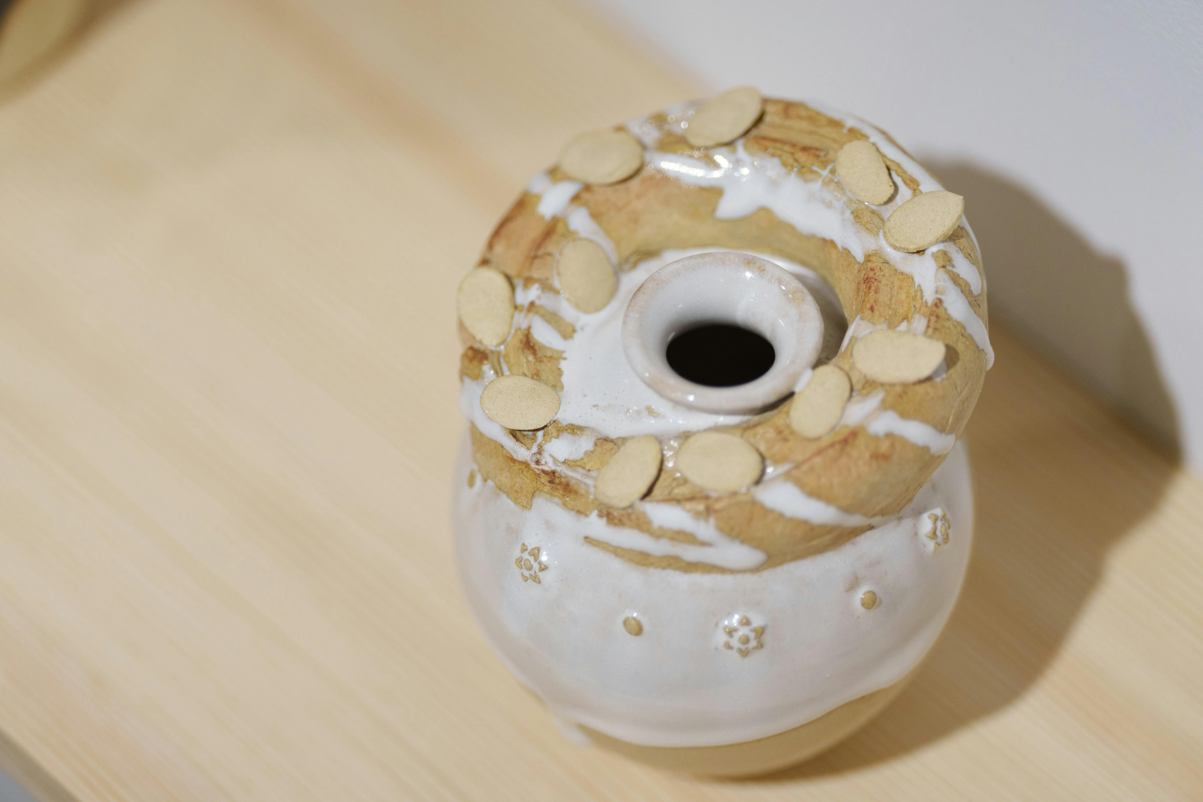 ドーナッツ/白釉壷