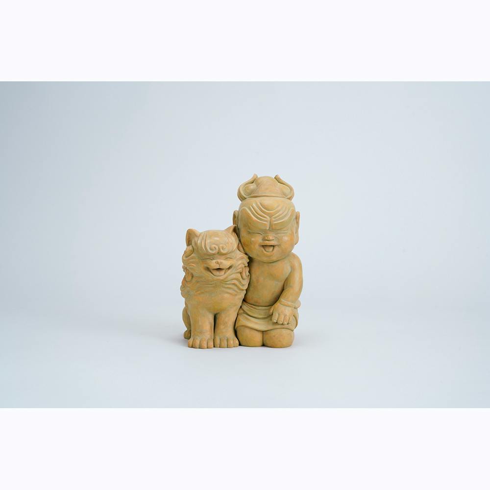 オフの日（一緒に座る仁王像と獅子）