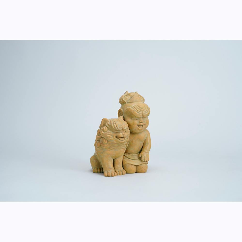 オフの日（一緒に座る仁王像と獅子）