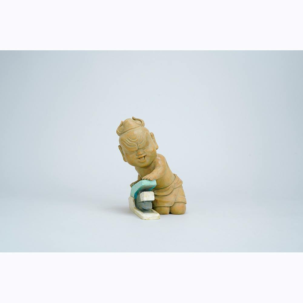 オフの日（ホッチキスを楽しむ仁王像と邪鬼）