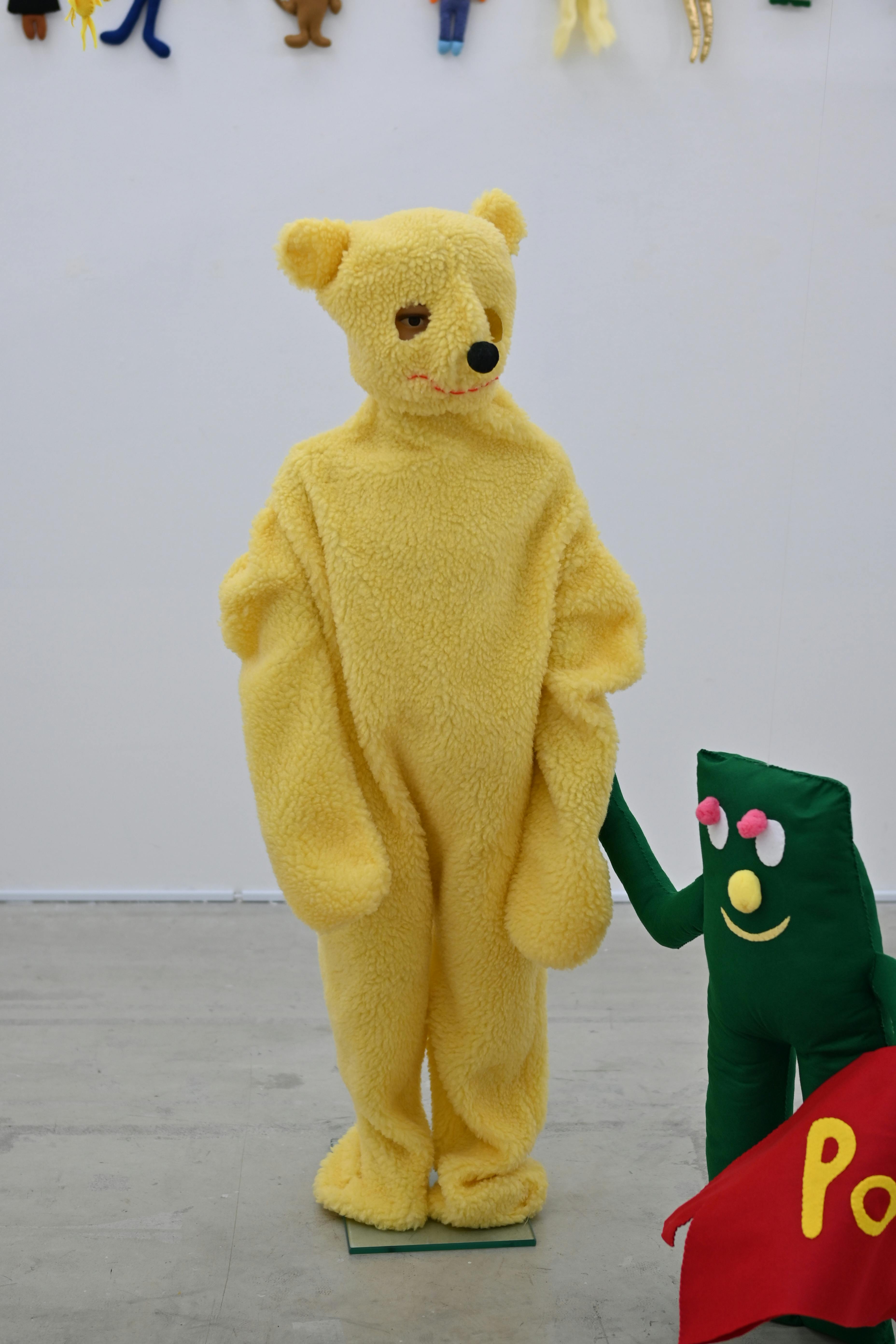 黄色クマ着ぐるみ