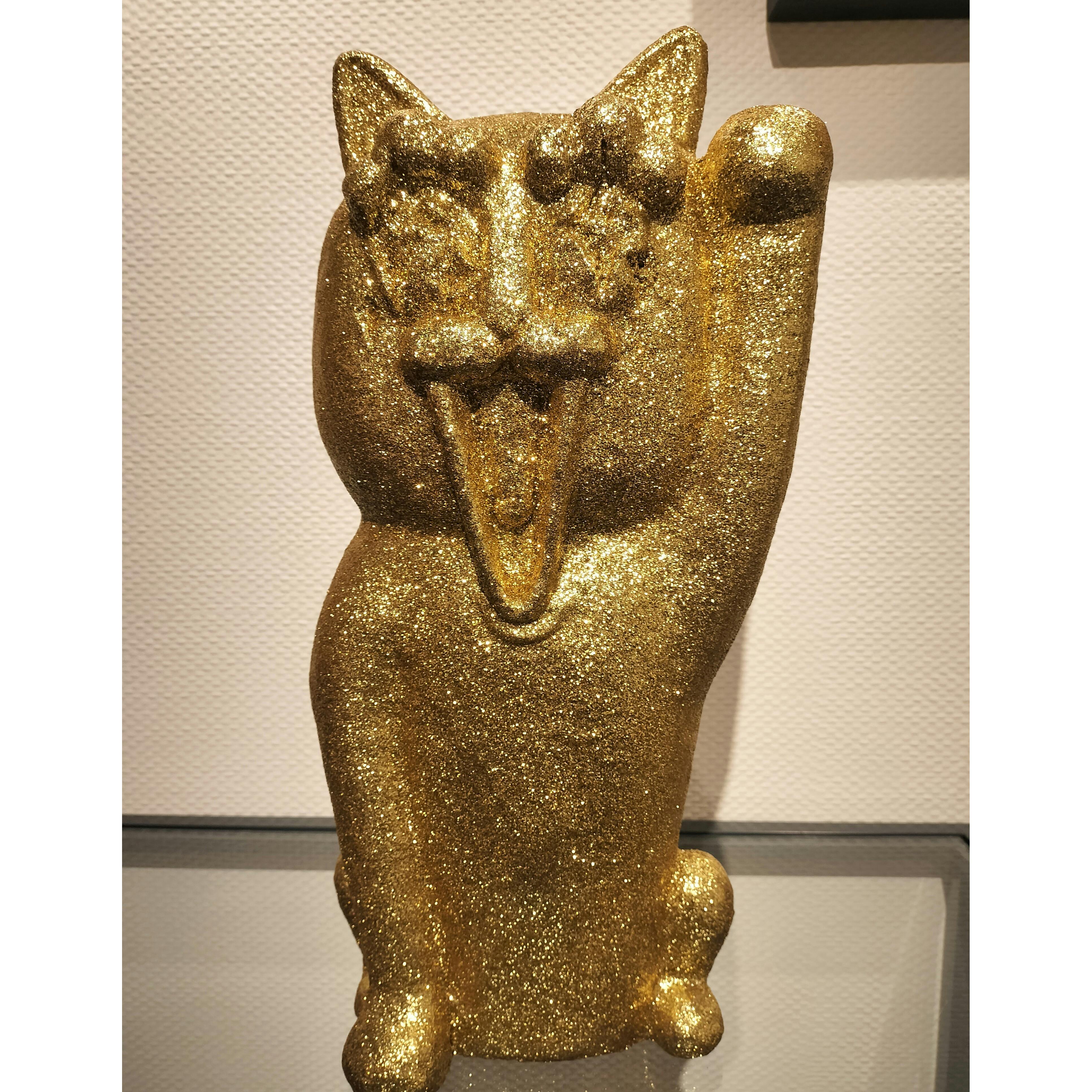 幸運を叫び呼び続けるゴールデン招き猫様