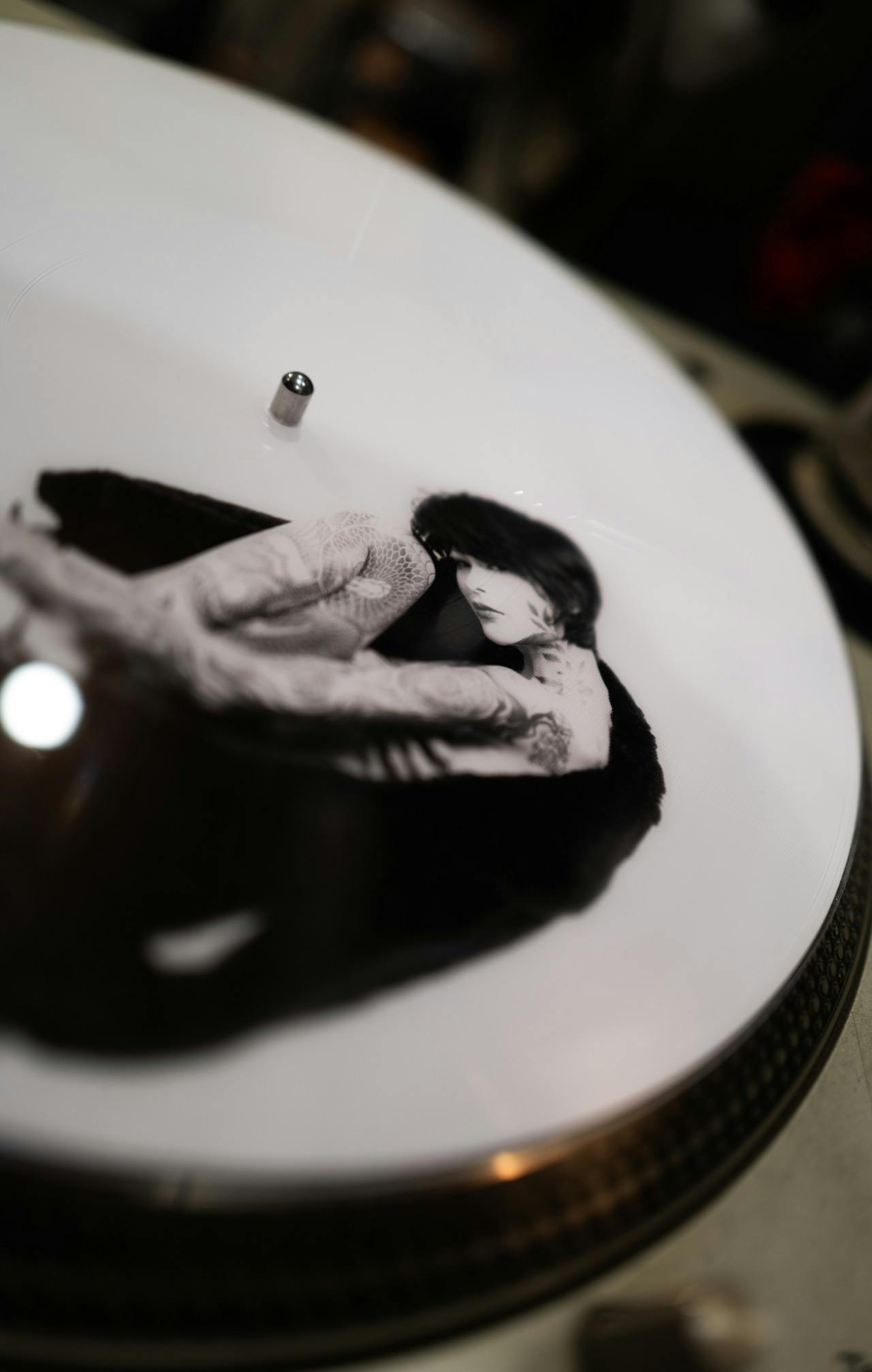 UTS-004 — UNDER THE SURFACE x SAKURA
