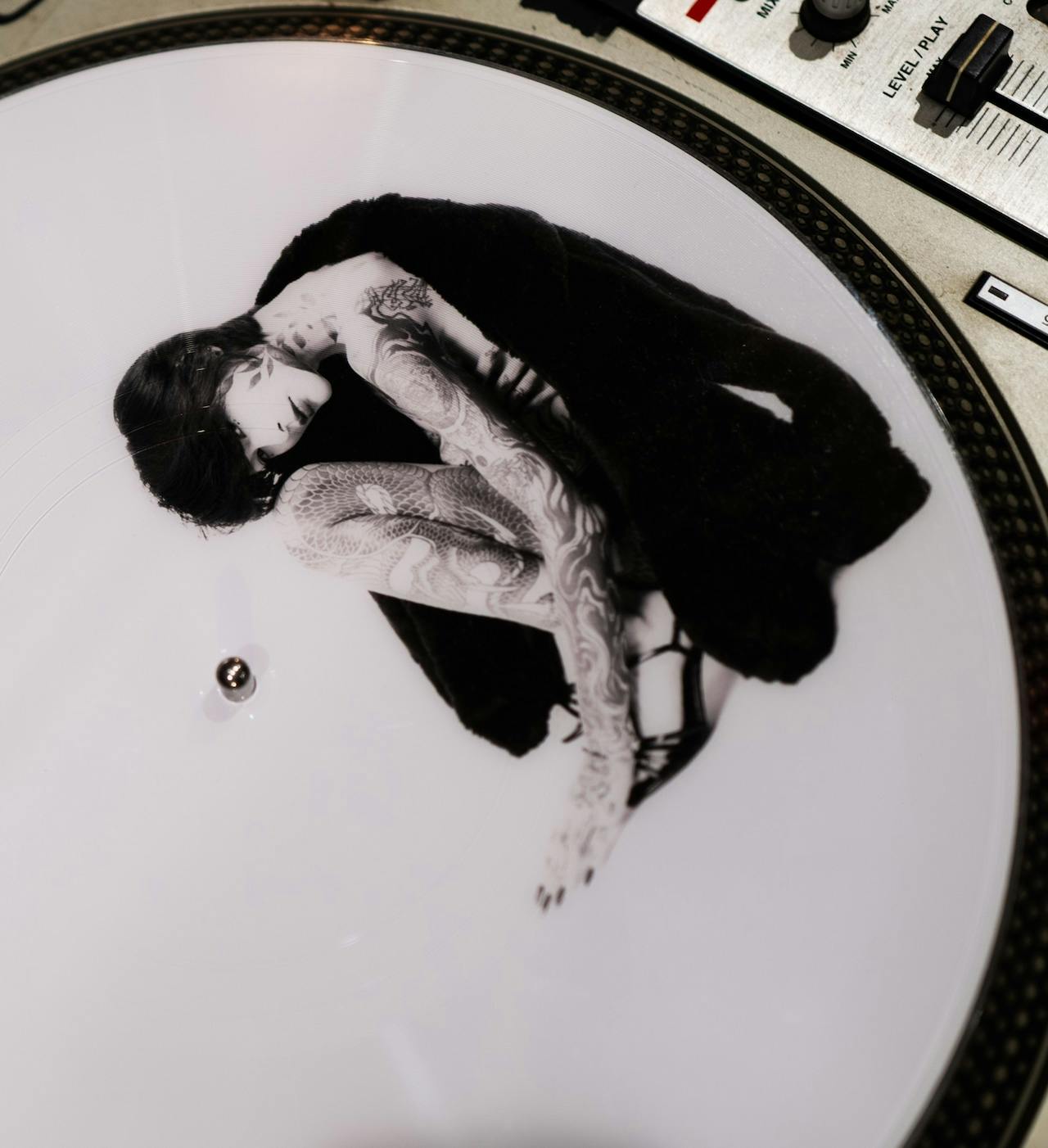 UTS-004 — UNDER THE SURFACE x SAKURA