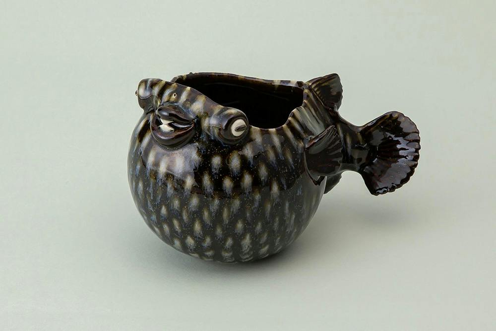 黒釉斑点河豚茶碗